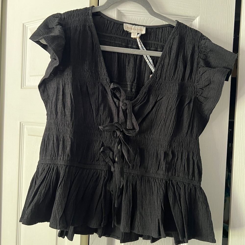 Chic Black Tie-Front Blouse - Picture 5 of 12